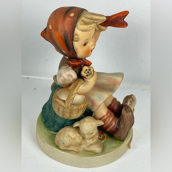 Goebel west Germany Hummel “Farewell” little girl waving 65/1 1970s collectible - Picture 5 of 12